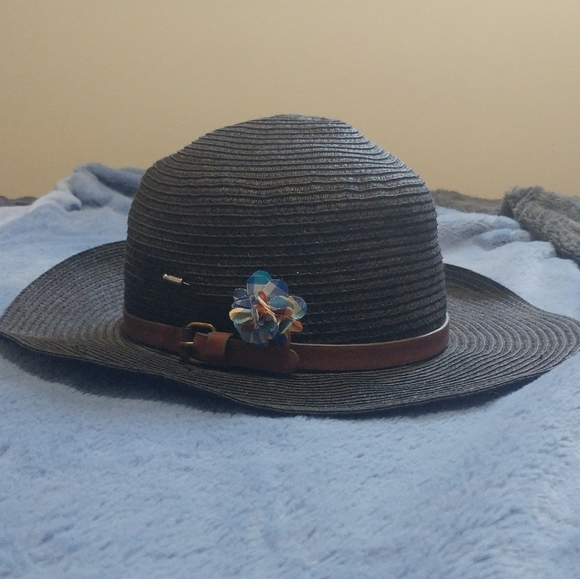 Stylish Sun Hat - Picture 1 of 3